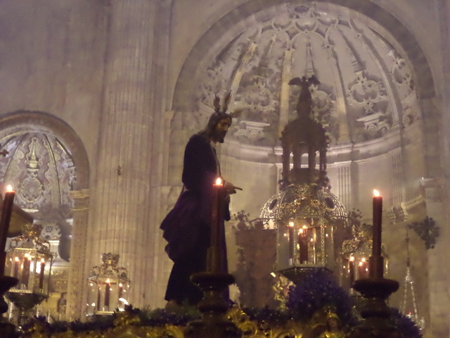 Preparing for Semana Santa procession. Photo © snobb.net